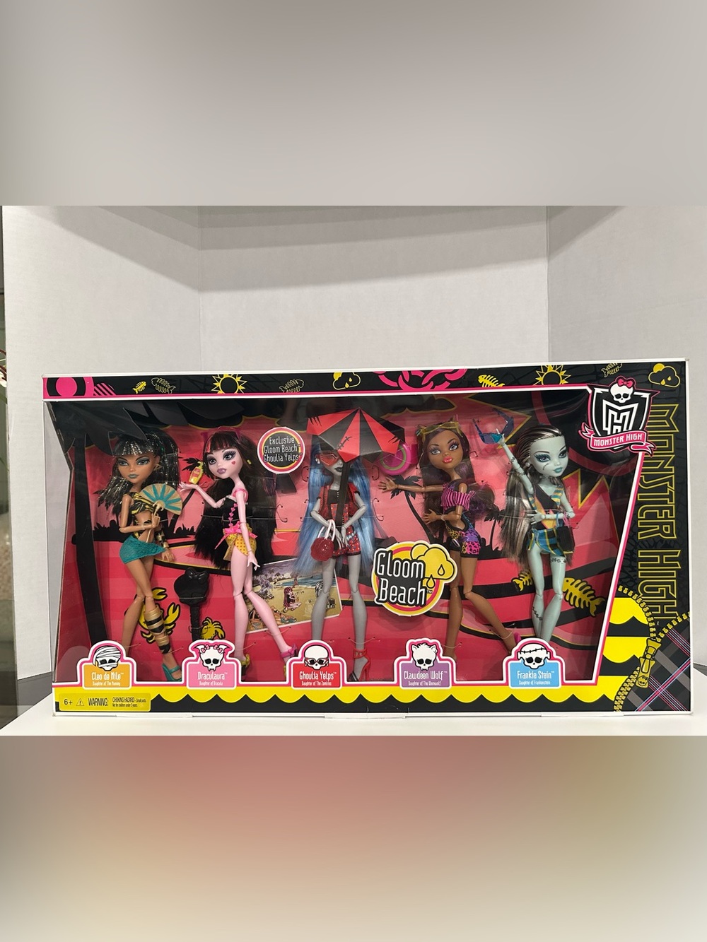Monster High Gloom Beach 5 Pack RARE and VHTF. Brand New DAMAGED BOX SEE DESC
